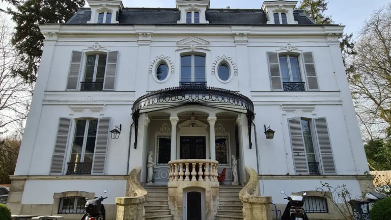 ravalement de facade haut de gamme pour cet hotel particulier apres.webp